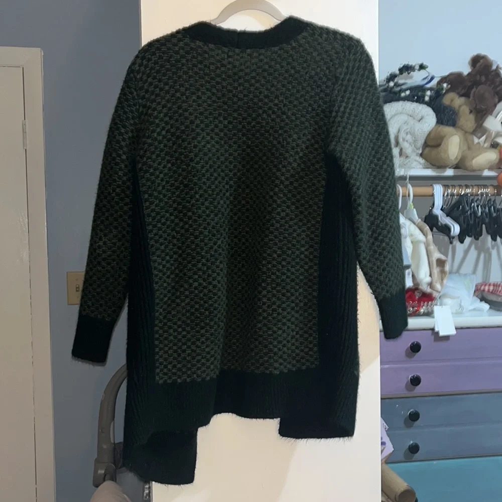 Thick Universal Thread Cardigan - Picture 3 of 5